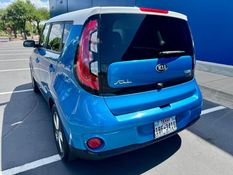 Kia Soul EV Vehicle Image 10