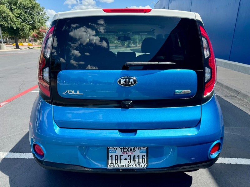 Kia Soul EV Vehicle Image 11