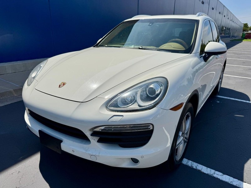 Porsche Cayenne S (AWD) Vehicle Image 02