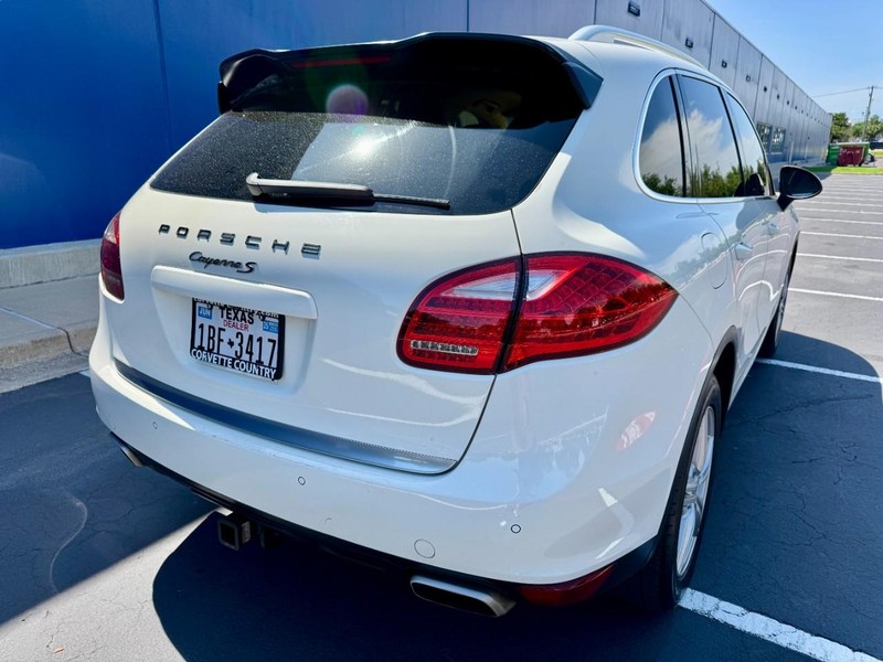 Porsche Cayenne S (AWD) Vehicle Image 04