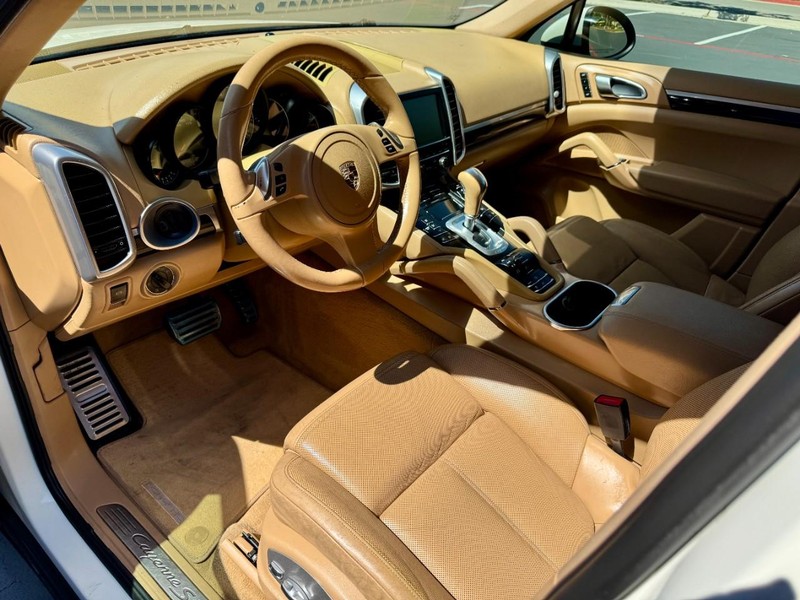 Porsche Cayenne S (AWD) Vehicle Image 05
