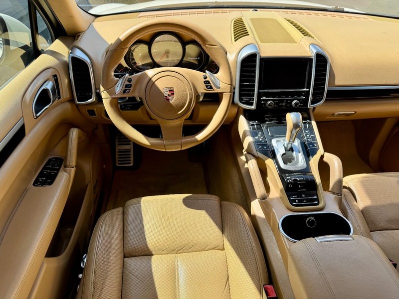 Porsche Cayenne S (AWD) Vehicle Image 06