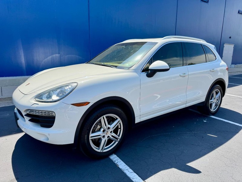 Porsche Cayenne S (AWD) Vehicle Image 08