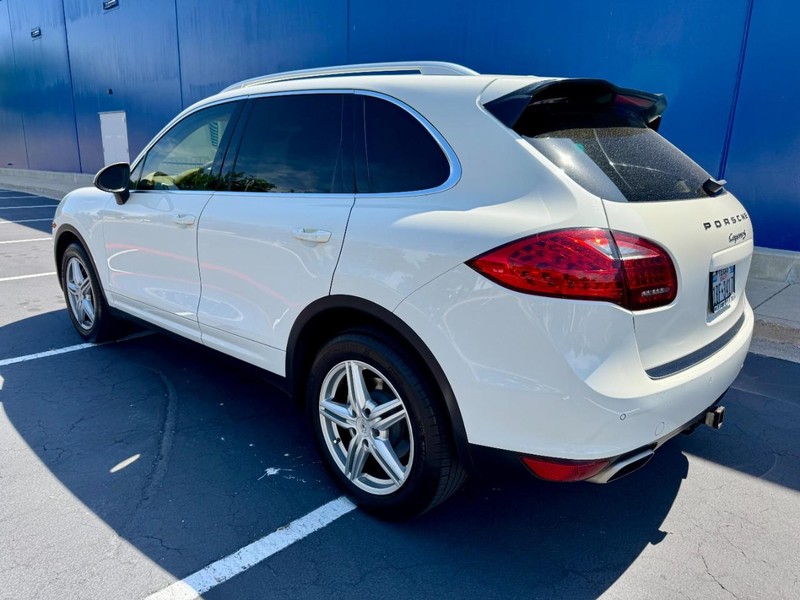 Porsche Cayenne S (AWD) Vehicle Image 09