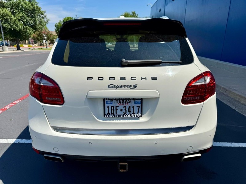 Porsche Cayenne S (AWD) Vehicle Image 11