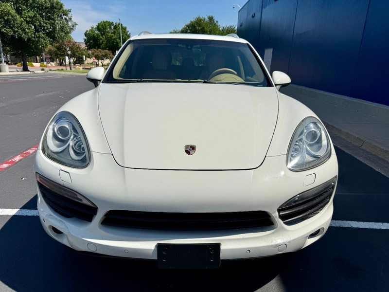 Porsche Cayenne S (AWD) Vehicle Image 12