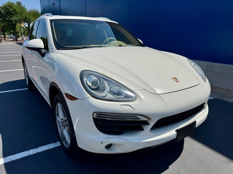 Porsche Cayenne S (AWD) Vehicle Image 13