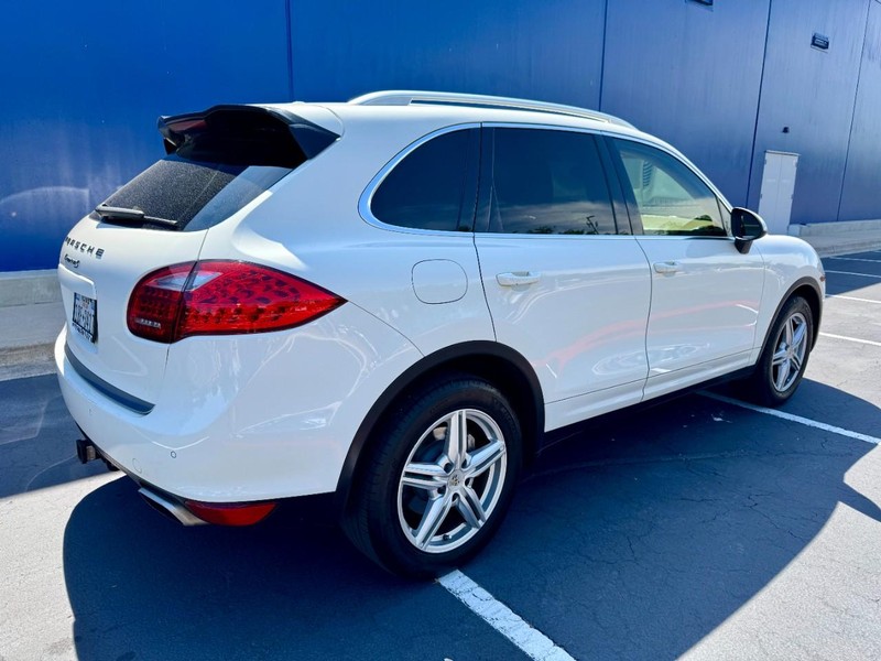 Porsche Cayenne S (AWD) Vehicle Image 15