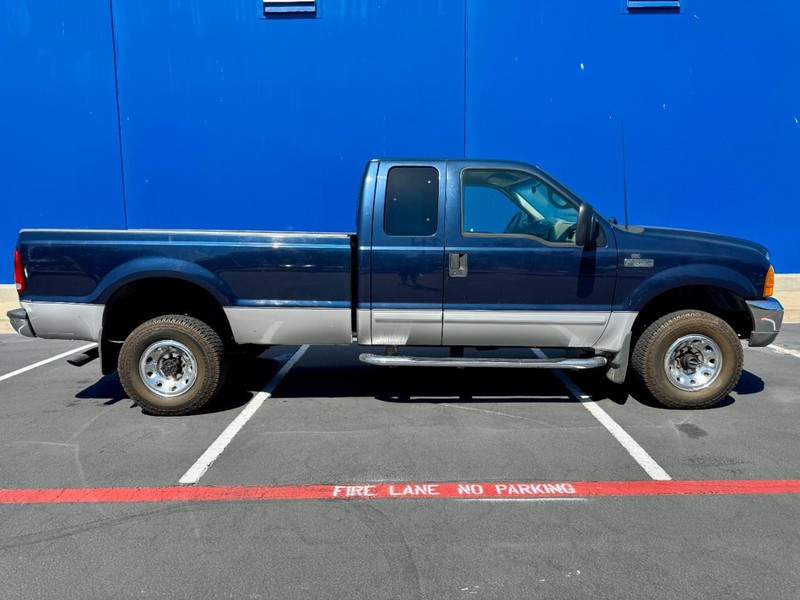 Ford F-350 Super Duty SuperCab XLT 7.3 TDSL 4 Vehicle Image 03
