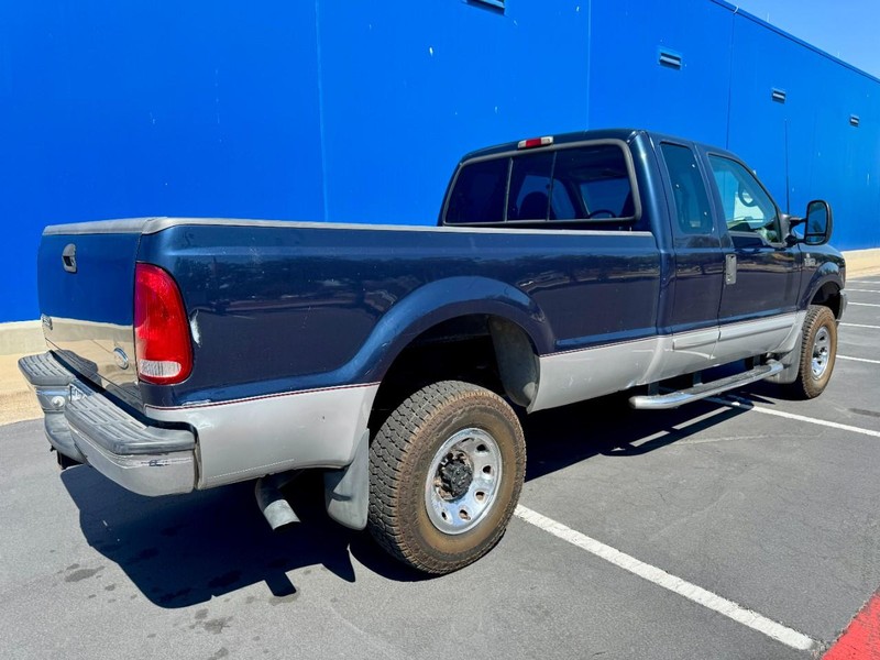 Ford F-350 Super Duty SuperCab XLT 7.3 TDSL 4 Vehicle Image 15