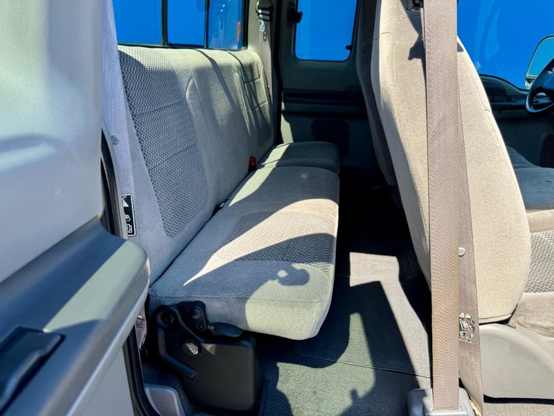 Ford F-350 Super Duty SuperCab XLT 7.3 TDSL 4 Vehicle Image 18