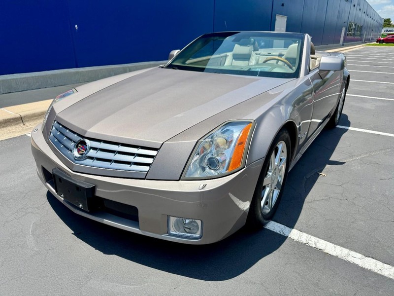 Cadillac XLR Vehicle Image 02