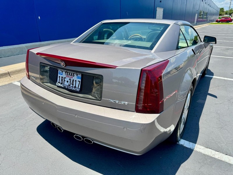 Cadillac XLR Vehicle Image 04