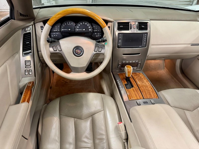 Cadillac XLR Vehicle Image 06