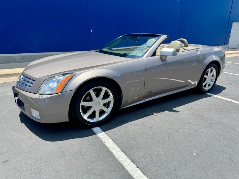 Cadillac XLR Vehicle Image 08