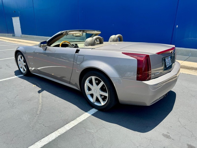 Cadillac XLR Vehicle Image 09