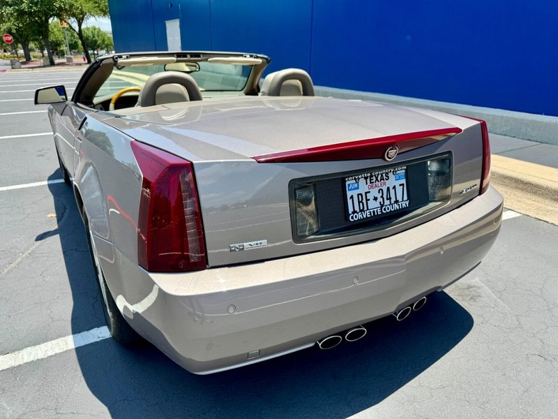 Cadillac XLR Vehicle Image 10