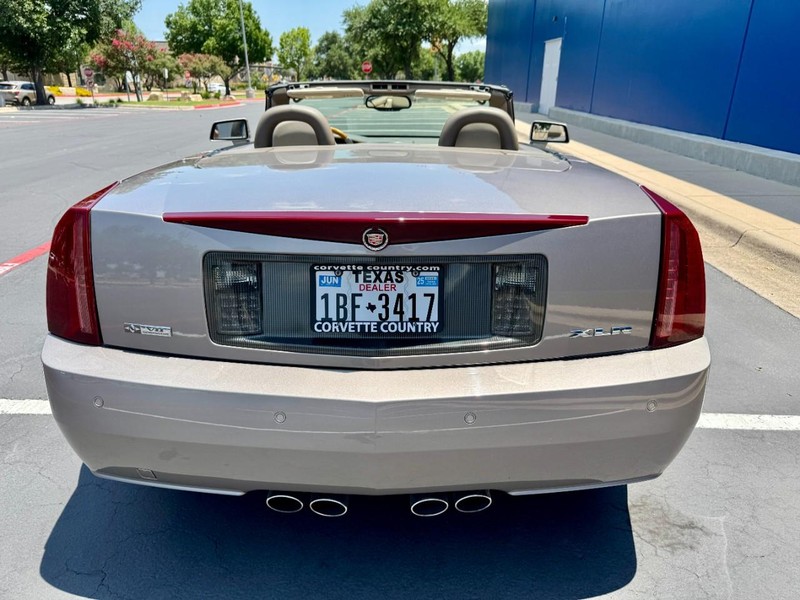 Cadillac XLR Vehicle Image 11