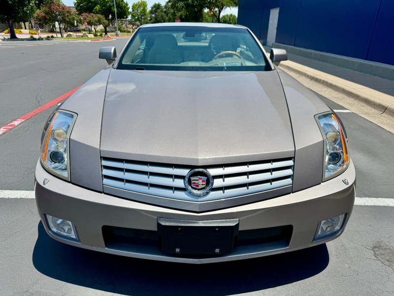 Cadillac XLR Vehicle Image 12