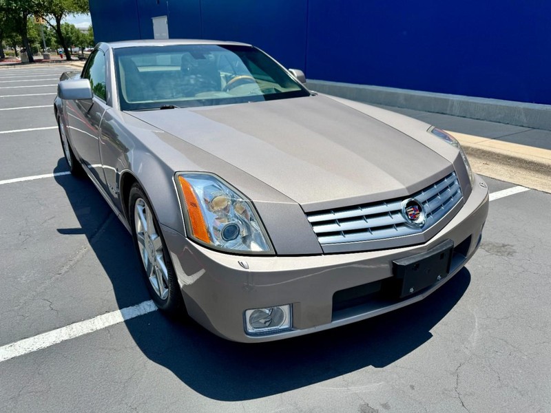 Cadillac XLR Vehicle Image 13