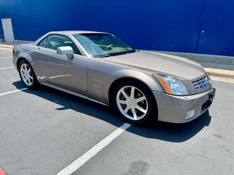 Cadillac XLR Vehicle Image 14