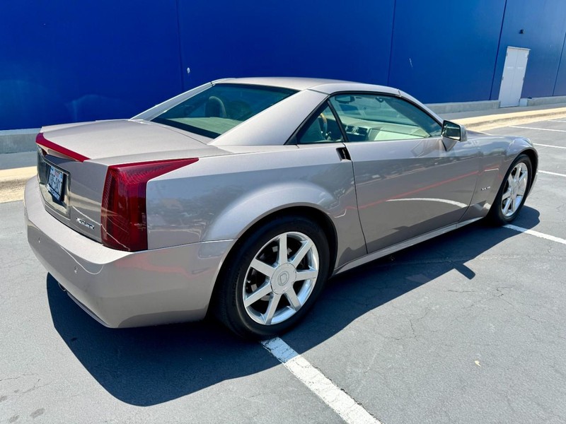 Cadillac XLR Vehicle Image 15