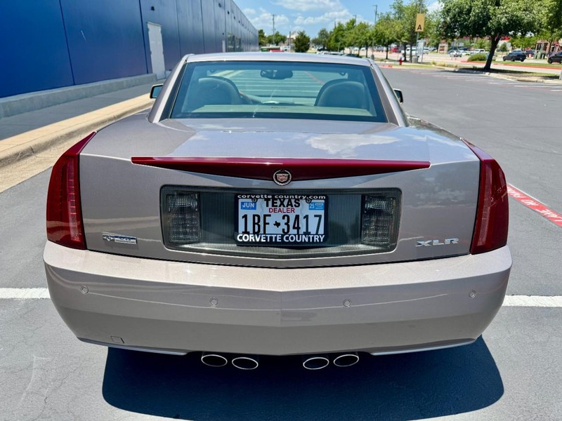 Cadillac XLR Vehicle Image 16