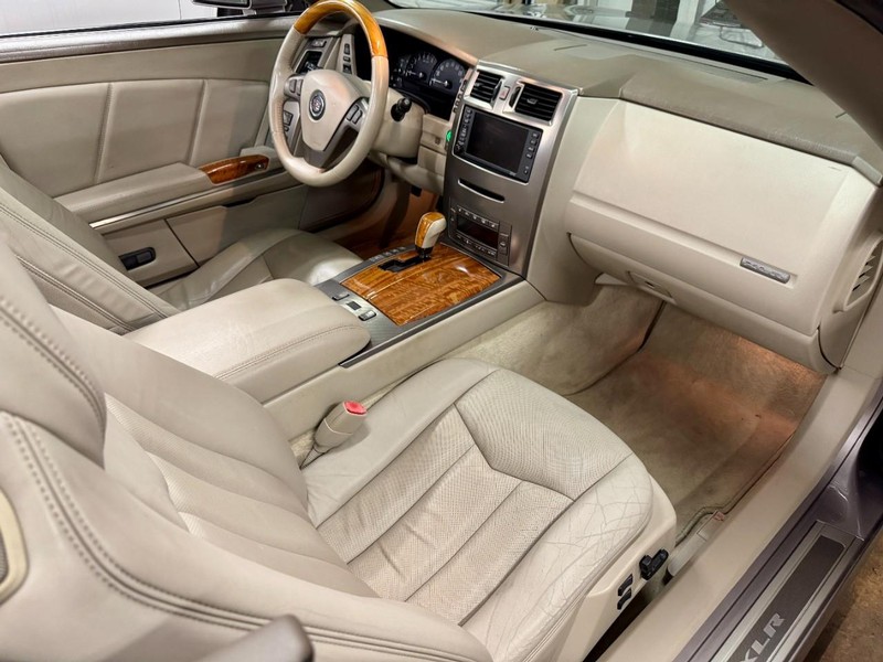 Cadillac XLR Vehicle Image 17
