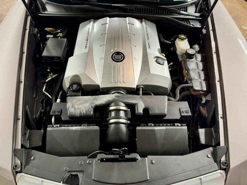 Cadillac XLR Vehicle Image 18