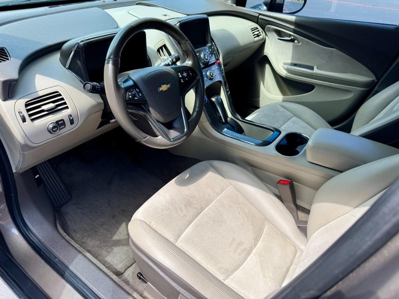 Chevrolet Volt Premier Vehicle Image 05