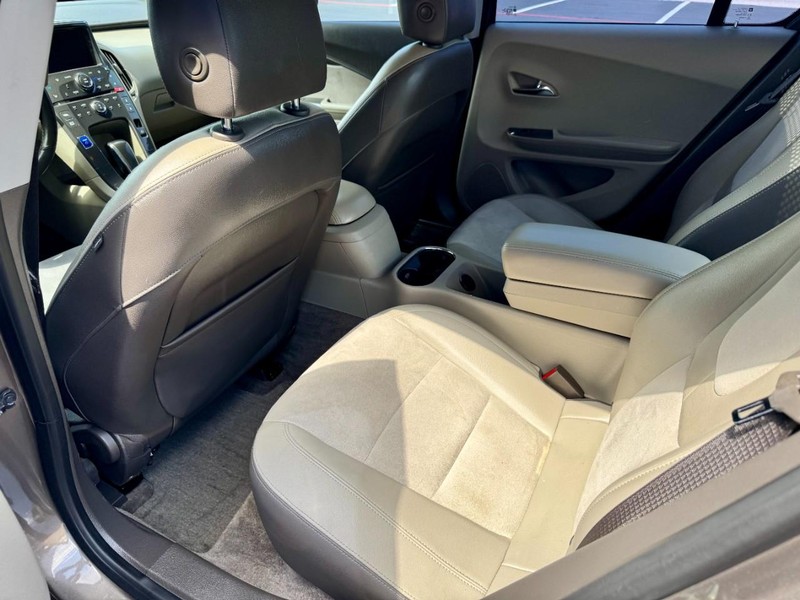 Chevrolet Volt Premier Vehicle Image 17