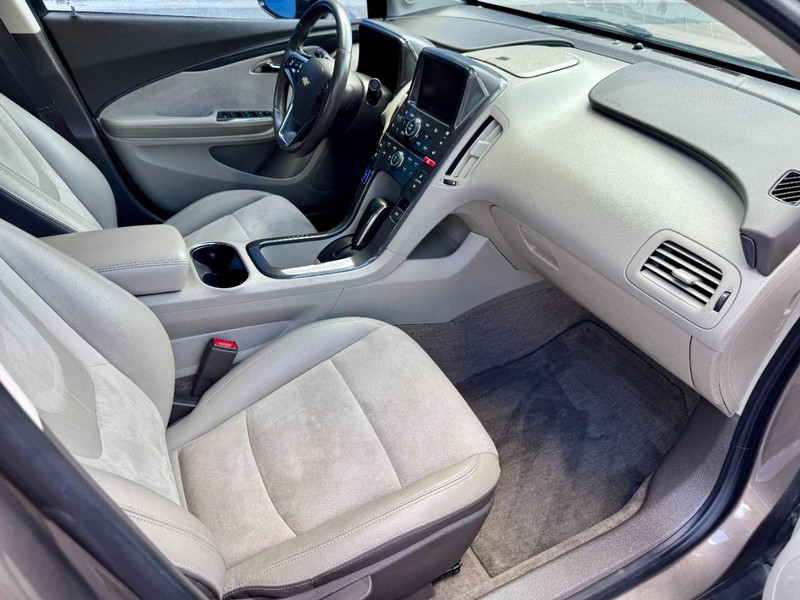 Chevrolet Volt Premier Vehicle Image 20
