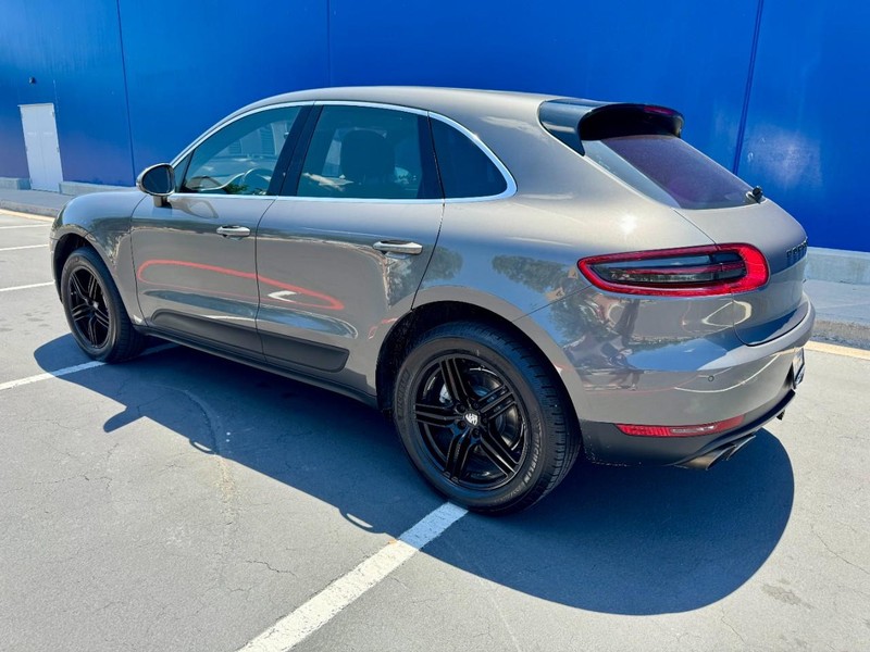 Porsche Macan S AWD Vehicle Image 09