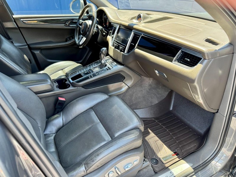 Porsche Macan S AWD Vehicle Image 20