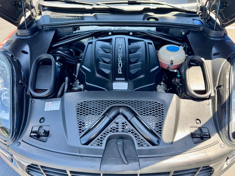 Porsche Macan S AWD Vehicle Image 21
