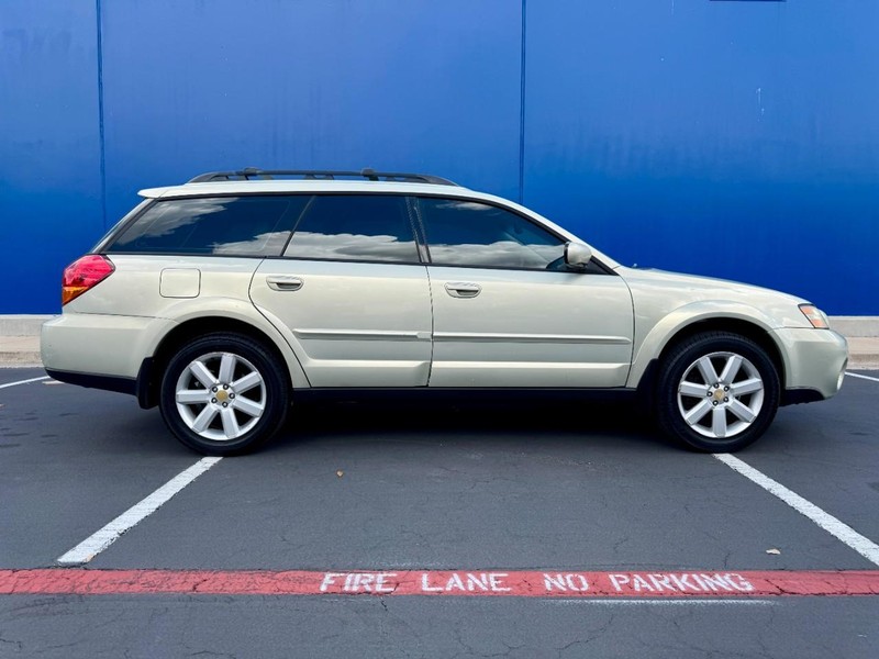 Subaru Outback Limited Vehicle Image 03