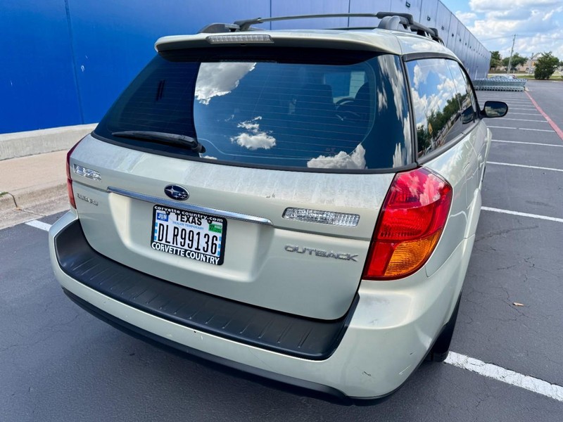 Subaru Outback Limited Vehicle Image 04