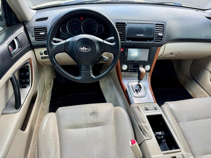 Subaru Outback Limited Vehicle Image 06