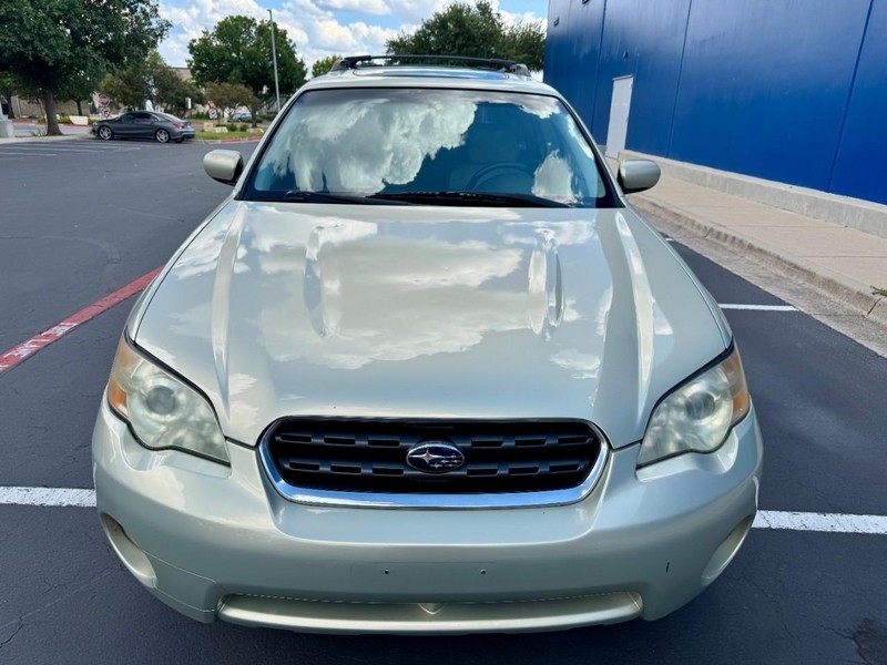 Subaru Outback Limited Vehicle Image 12