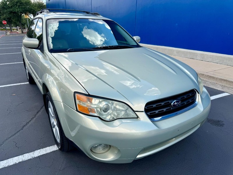 Subaru Outback Limited Vehicle Image 13