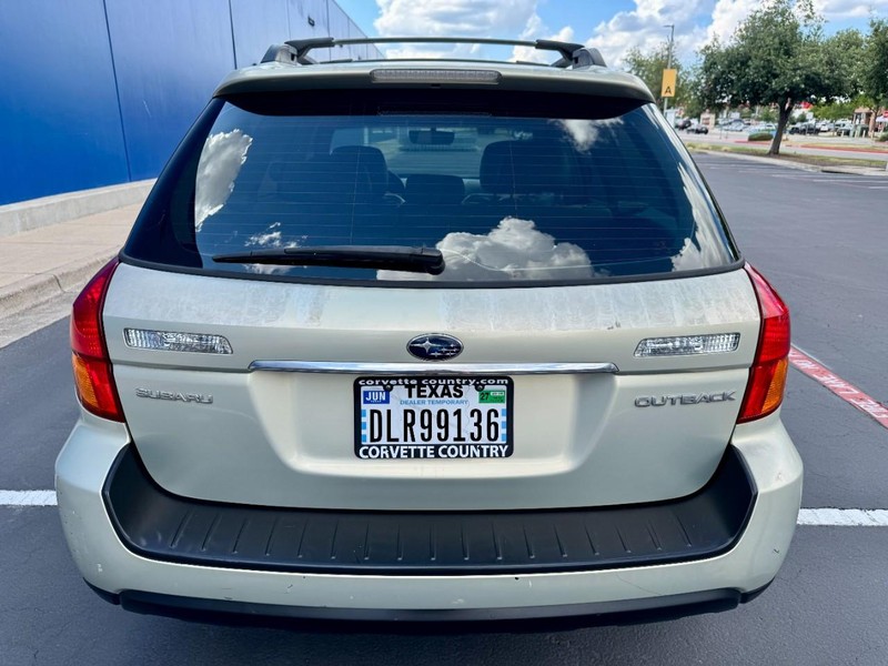 Subaru Outback Limited Vehicle Image 16