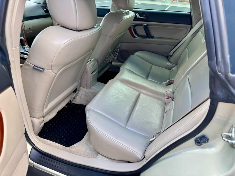 Subaru Outback Limited Vehicle Image 17