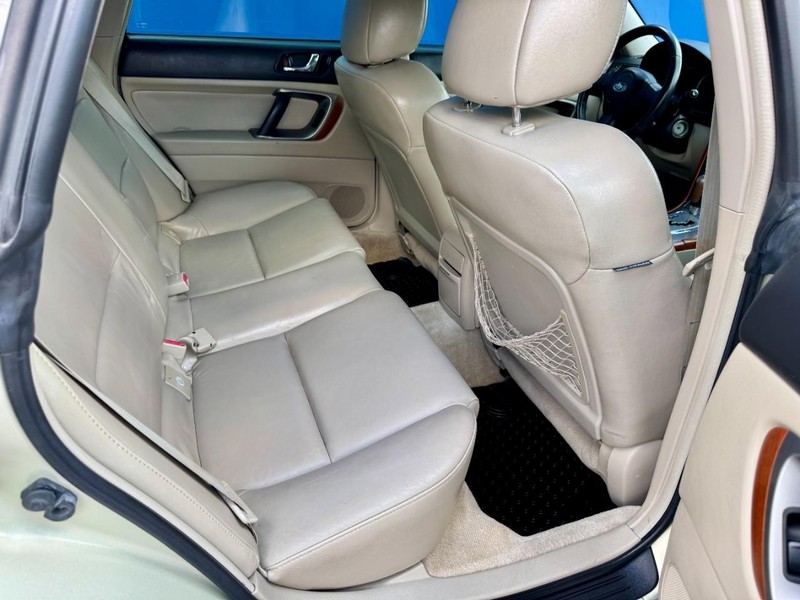Subaru Outback Limited Vehicle Image 18