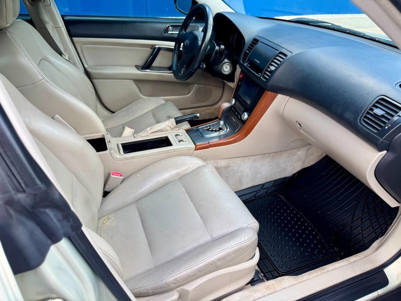 Subaru Outback Limited Vehicle Image 19