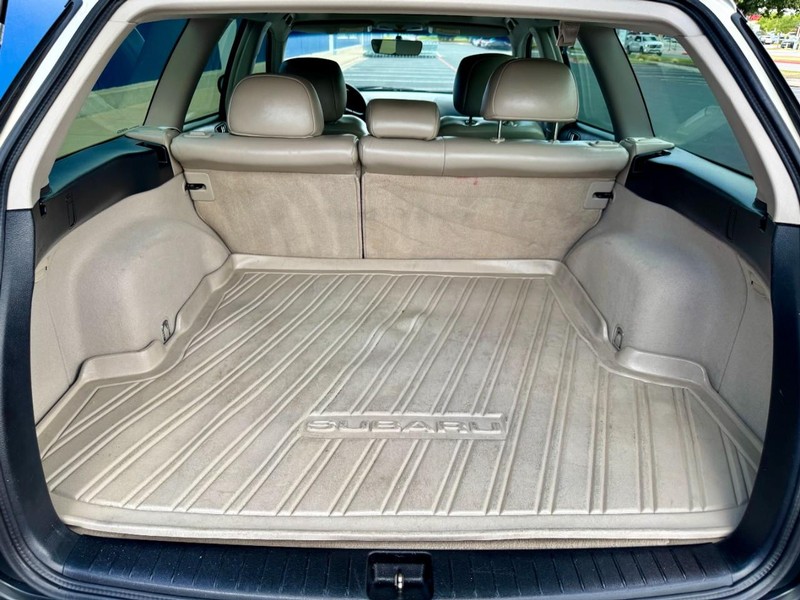 Subaru Outback Limited Vehicle Image 20