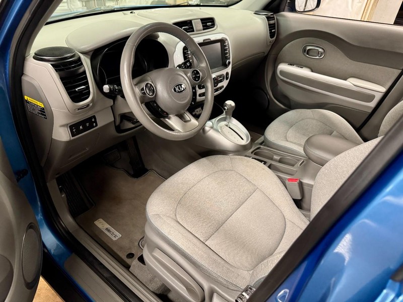 Kia Soul EV Vehicle Image 05