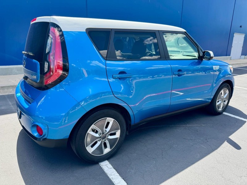 Kia Soul EV Vehicle Image 15