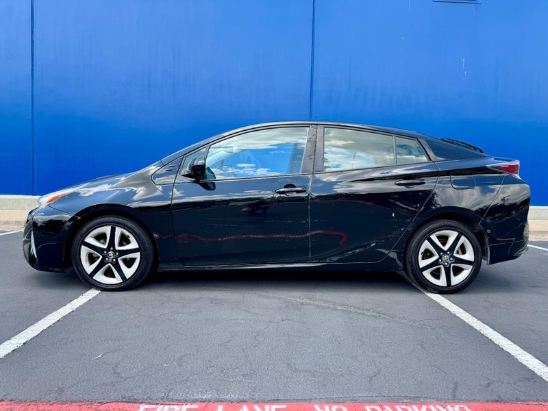 Toyota Prius Four Touring Vehicle Full-screen Gallery Image 01