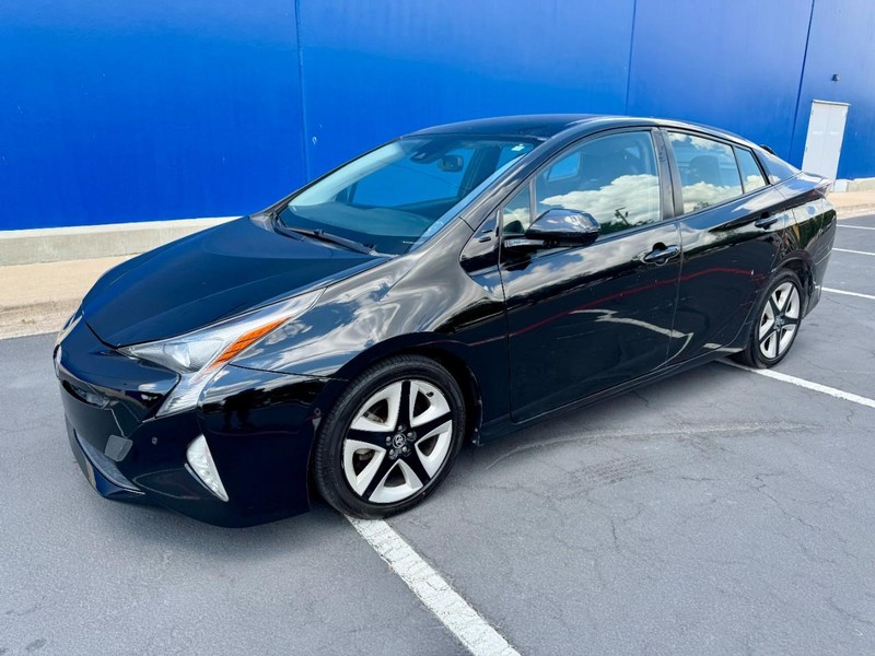 2016 Toyota Prius Four Touring photo 8