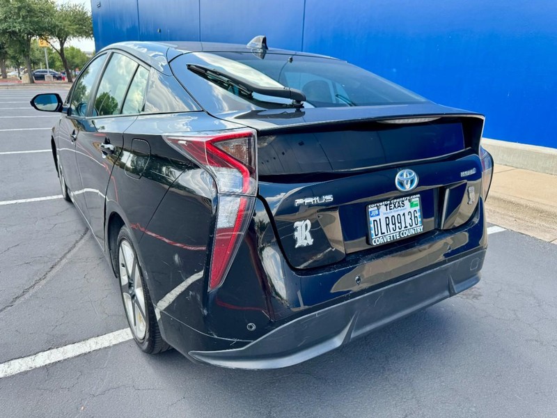 2016 Toyota Prius Four Touring photo 10